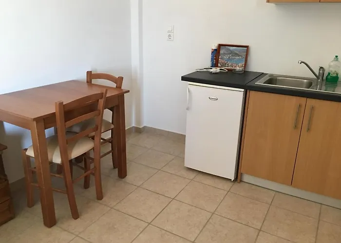 Eugenia Travasarou Sea View Appartments Hotel 3*