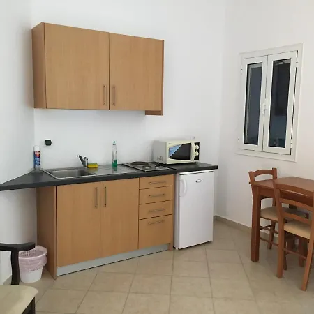 Eugenia Travasarou Sea View Appartments Hotel 3*